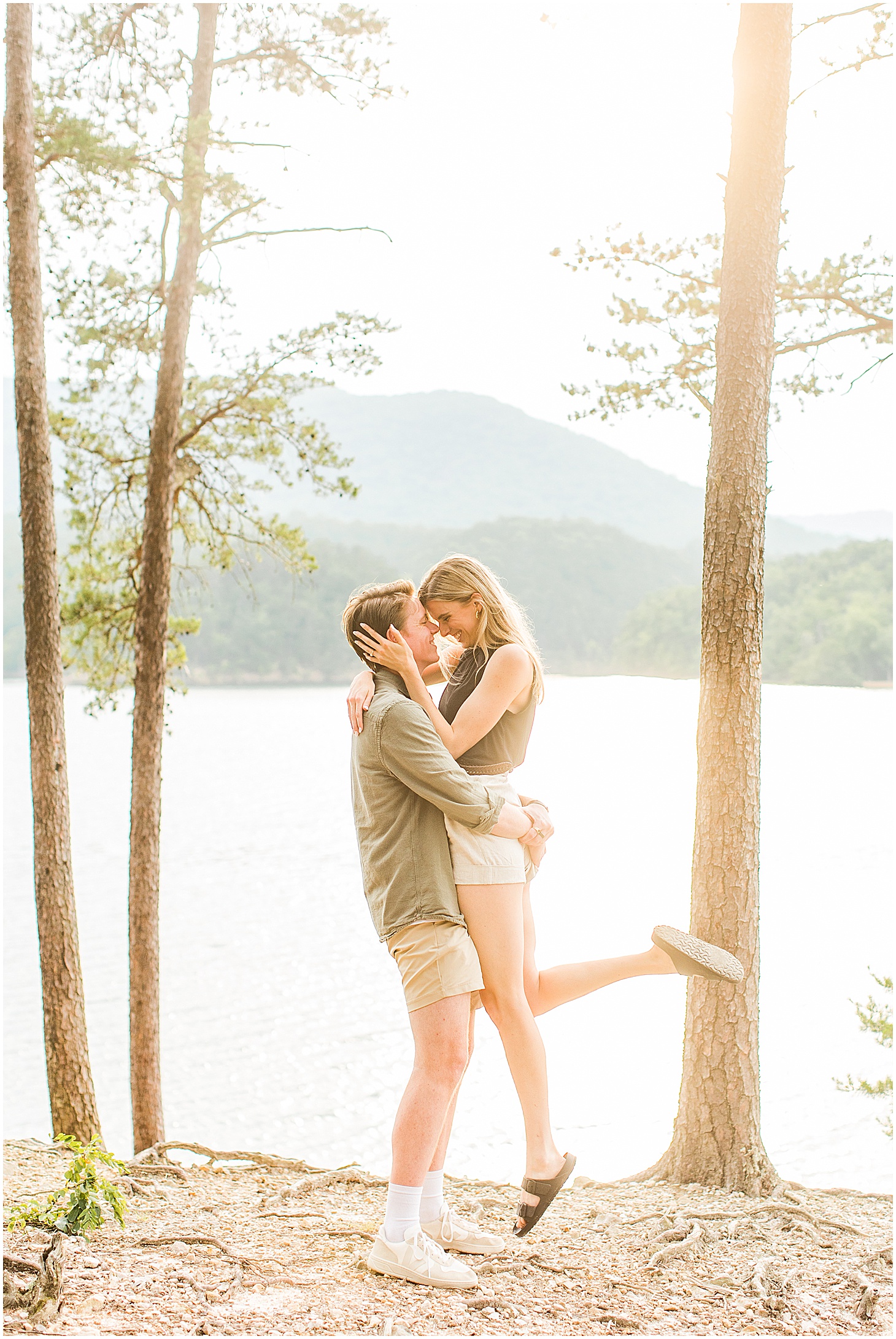 carvinscove_roanokeengagementsession_virginiaweddingphotographer_vaweddingphotographer_photo_0026-1.jpg
