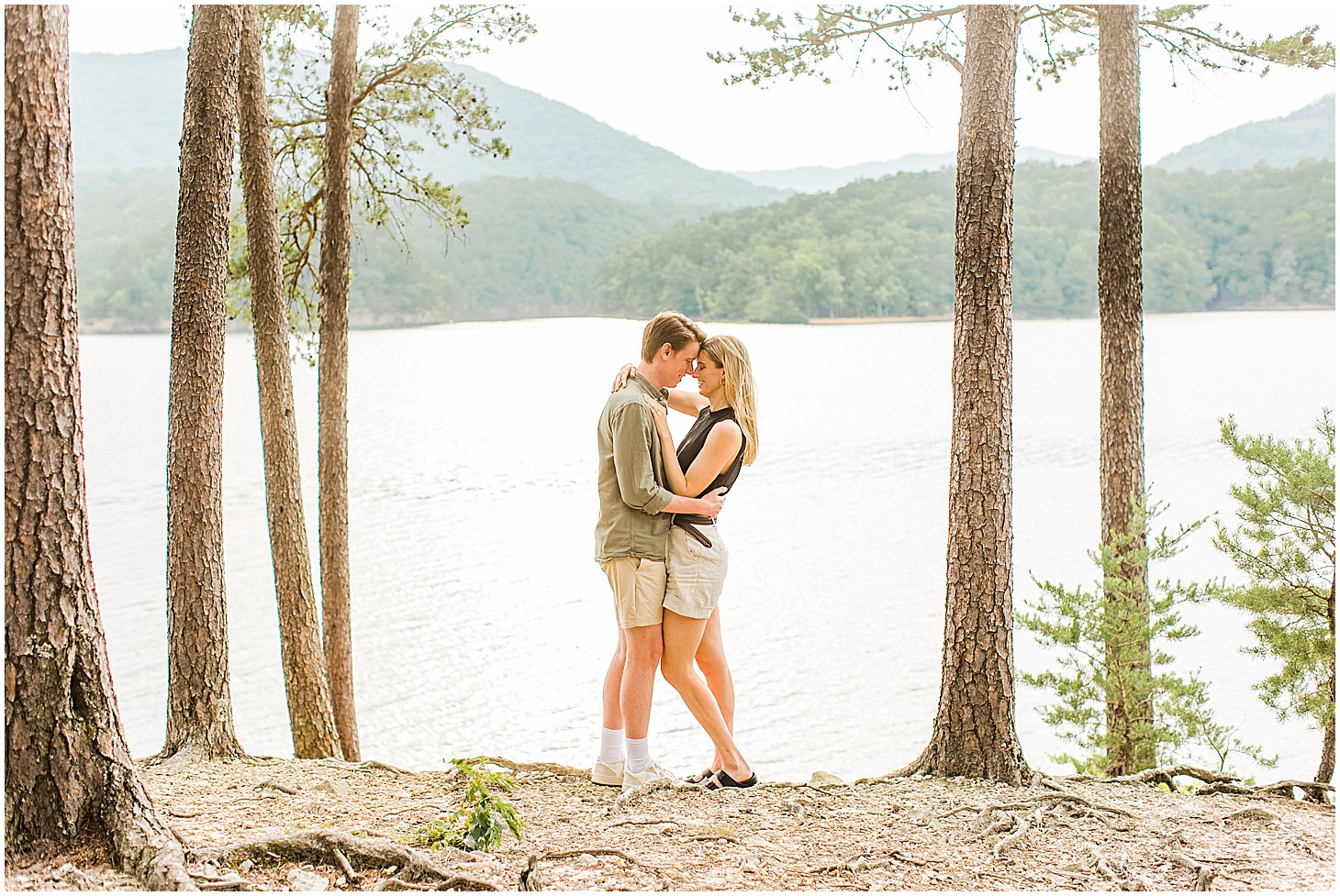carvinscove_roanokeengagementsession_virginiaweddingphotographer_vaweddingphotographer_photo_0030-1.jpg