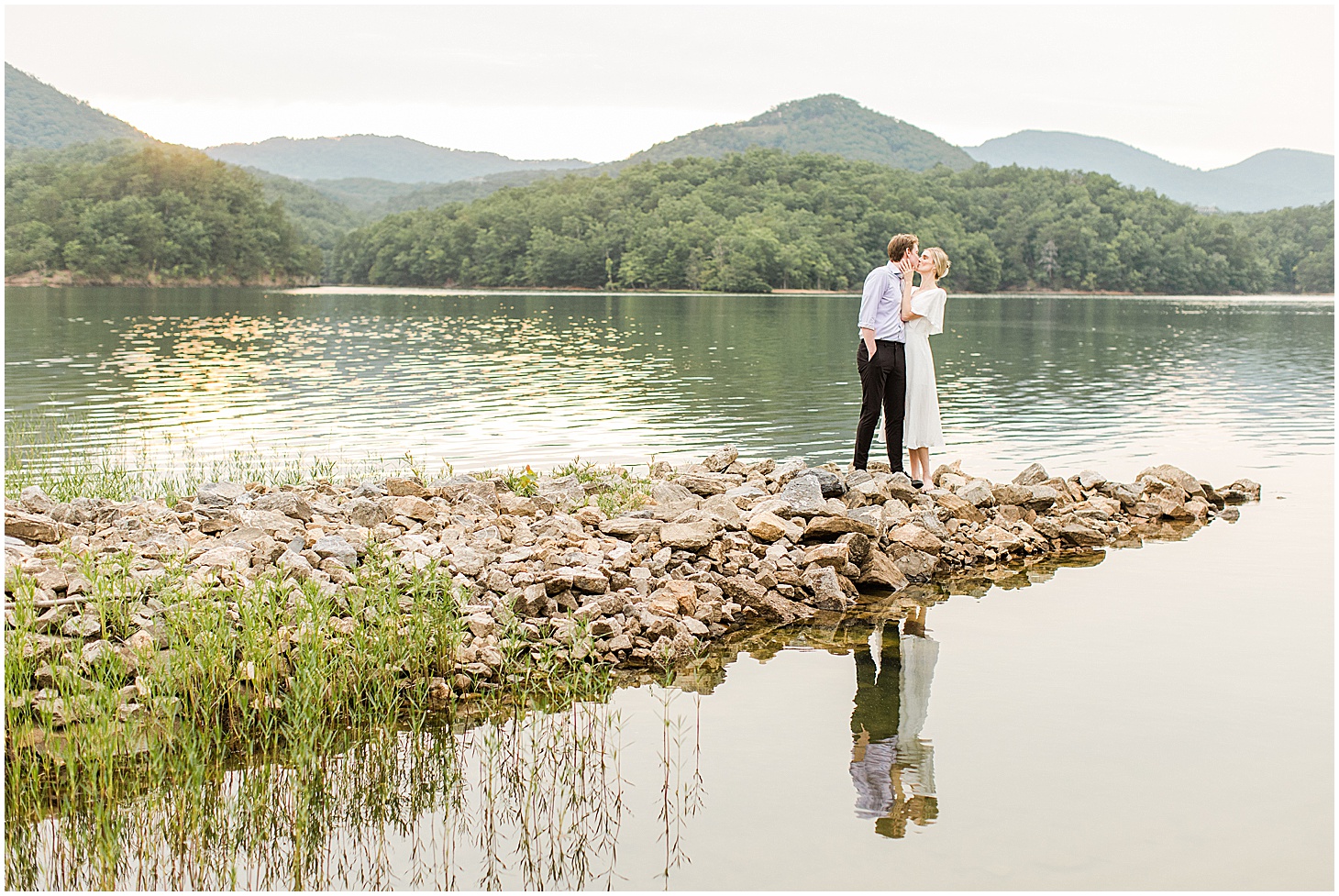 carvinscove_roanokeengagementsession_virginiaweddingphotographer_vaweddingphotographer_photo_0039-1.jpg