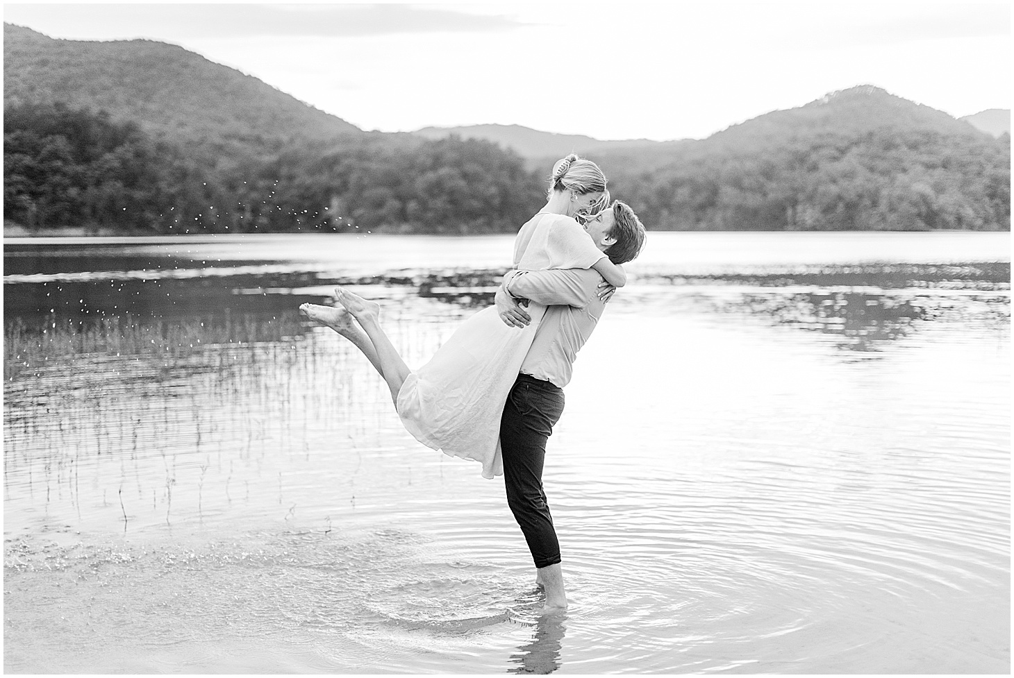 carvinscove_roanokeengagementsession_virginiaweddingphotographer_vaweddingphotographer_photo_0055-1.jpg